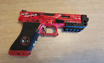 Afbeelding 2 van Deadpool Custom Glock + Adapter