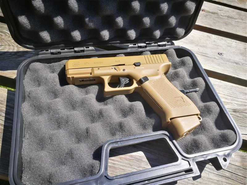 Image 1 for Glock 19x tan co2