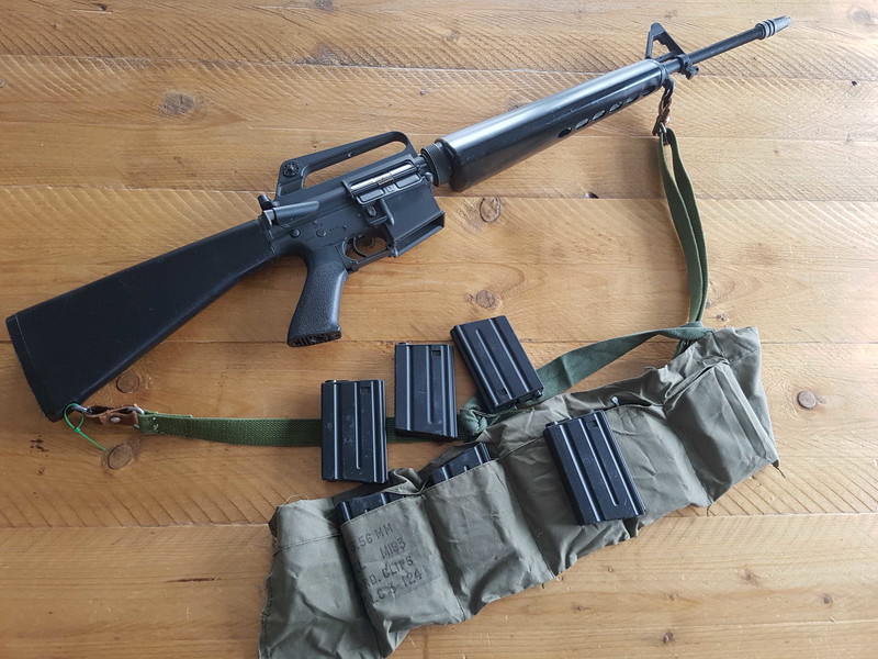 Image 1 for M16 VN met mags en bandolier