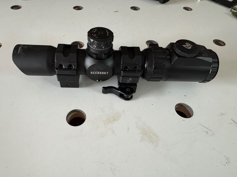 Imagen 1 de Zeer mooie Utg 1-4.5x28 AccuShot CQB Circle-Dot Scope
