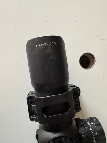 Imagen 2 de Zeer mooie Utg 1-4.5x28 AccuShot CQB Circle-Dot Scope