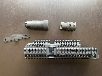 Imagen 3 de Wii tech marui akm gbbr handguard / LCT flashhider / Hephaestus AKM fire selector