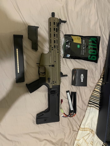 Imagen 2 de UTR45 SMG - Nieuwstaat - batterij + lader + speed loader + bb's