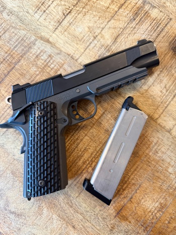 Imagen 2 de 1911 Tokyo Marui & Glock 19