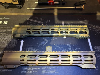 Afbeelding 2 van Twee invictus 14 inch handguard rails.