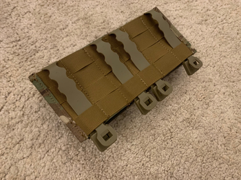 Afbeelding 2 van Esstac Kywi repro triple 5.56 m4 pouch in multicam met 'malice' clips