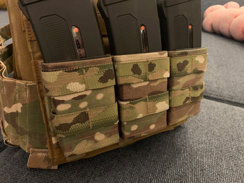 Afbeelding 4 van Esstac Kywi repro triple 5.56 m4 pouch in multicam met 'malice' clips