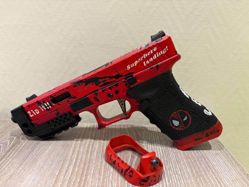 Image 1 pour Glock 17 deadpool versie