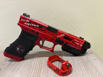 Image 2 pour Glock 17 deadpool versie