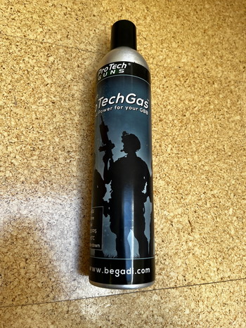 Bild 4 für Airsoft Set (AEG und GBB) mit 2 Kurzwaffen, Magazinen, Holster und Gas