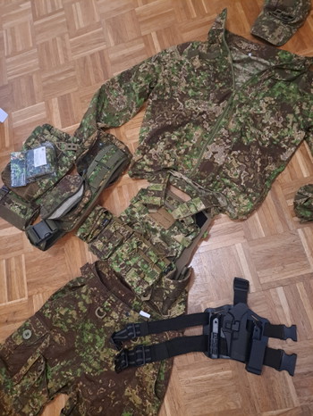 Bild 3 für Komplett Bekleidung