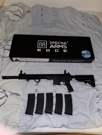 Image 2 pour Specna arms edge m4 SA-E22 met 5 midcaps, silencer en red dot