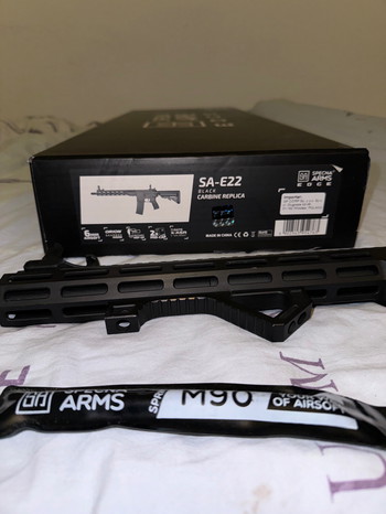 Afbeelding 5 van Specna arms edge m4 SA-E22 met 5 midcaps, silencer en red dot