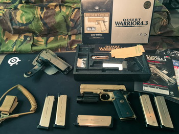 Afbeelding 2 van Alles in één keer weg voor een mooie prijs. (replicas en gear)