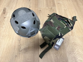 Bild für FAST replica helmet with Woodland cover