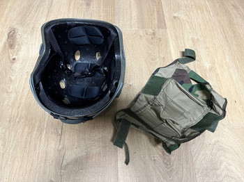 Imagen 2 de FAST replica helmet with Woodland cover