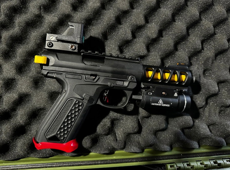 Image 1 for Custom AAP met tracer, flahslight, scope