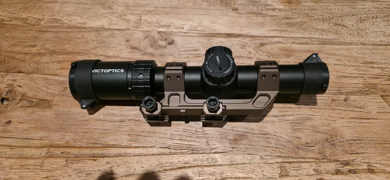 Afbeelding 1 van VictOptics 1-6x Scope + Riser Mount