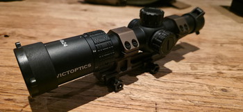 Afbeelding 2 van VictOptics 1-6x Scope + Riser Mount
