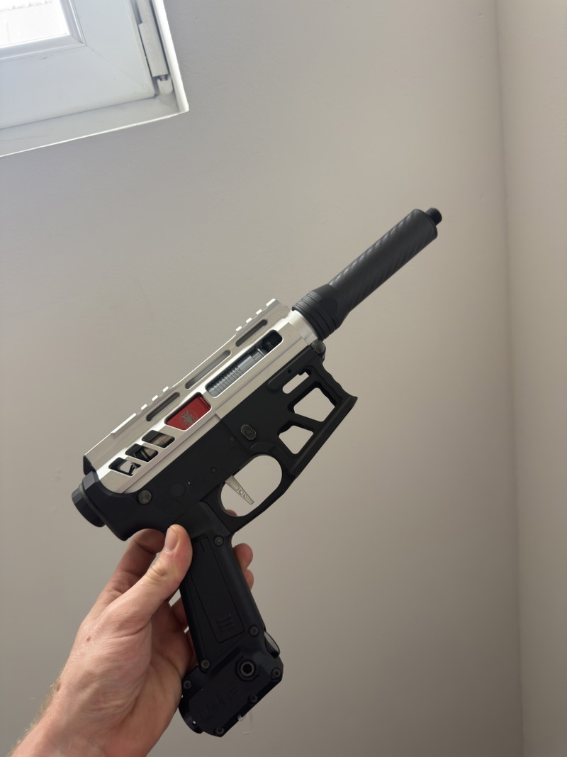 Image 1 for Heretic Labs Article 1 - tank grip en line grip