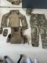 Bild für Te koop starterset kleding  en plate carrier