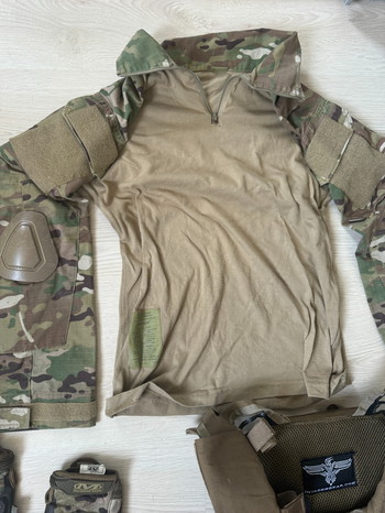 Image 3 pour Te koop starterset kleding  en plate carrier