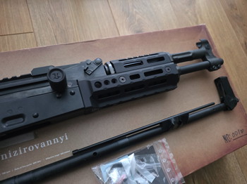 Image 4 for Tokyo Marui AKM met 6 mags, short barrel, railed dust cover en meer!