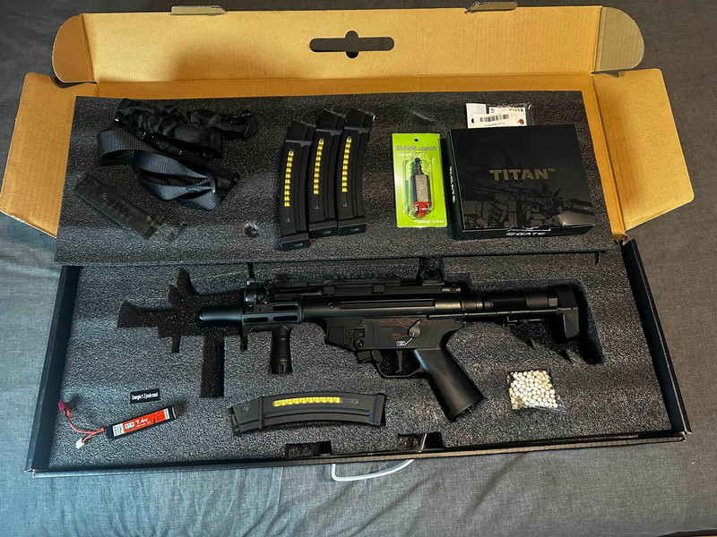 Image 1 pour MP5 cyma metal + upgrade + batterie + chargeurs + traceur + sangle
