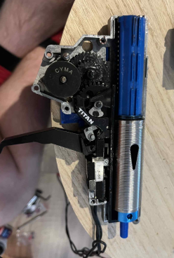 Bild 4 für MP5 cyma metal + upgrade + batterie + chargeurs + traceur