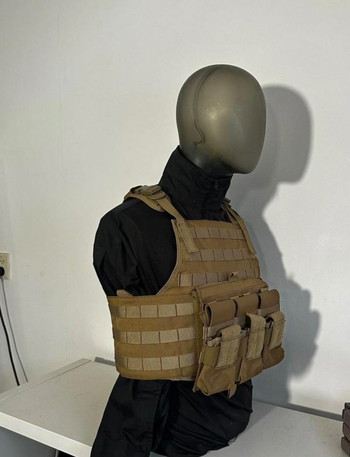 Imagen 4 de Coyote brown plate carrier