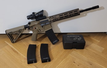 Imagen para Fully licensed M4 Magpul with Daniel Defence handguard and Acog
