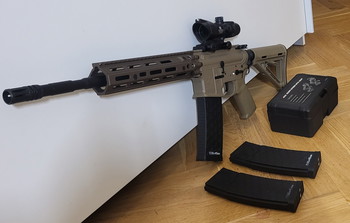 Imagen 2 de Fully licensed M4 Magpul with Daniel Defence handguard and Acog