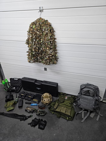 Afbeelding 4 van Volledig airsoft gear + replica's