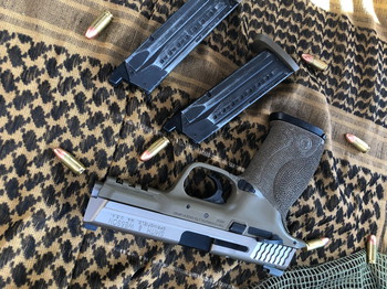 Imagen 2 de Tokyo Marui M&P9 + 3 magazines (available 20-26th)