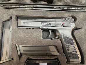 Image pour KJ Works CZ P-09 Duty mit Metallschlitten GBB 6mm BB schwarz inkl. Koffer