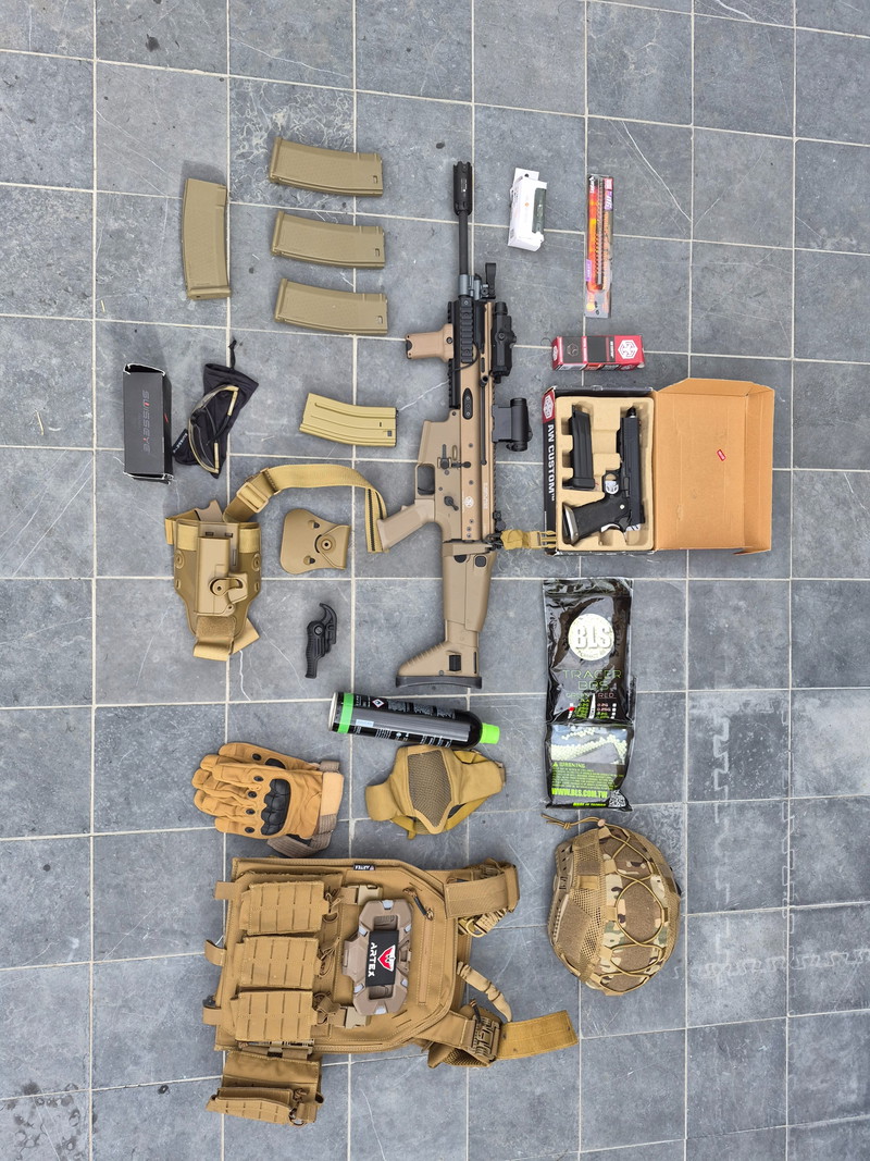 Imagen 1 de Lot Cybergun Scar L, Hi capa AW Custom en andere accesoires