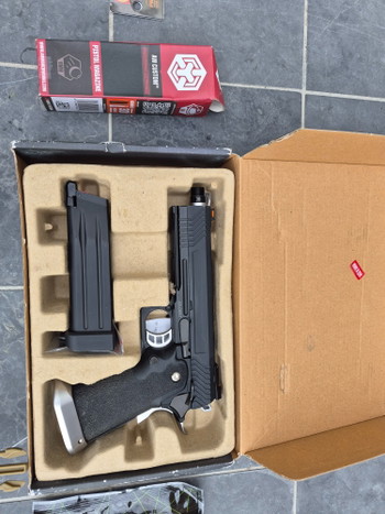 Imagen 2 de Lot Cybergun Scar L, Hi capa AW Custom en andere accesoires