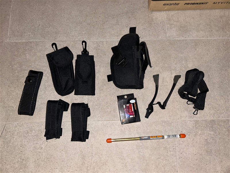 Afbeelding 1 van Pistol +Grenade pouches + barrel en hop up unit