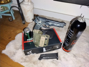 Bild für ICS BLE-M9 Gas Blowback Pistol + bb granade + warrior assault universal holster