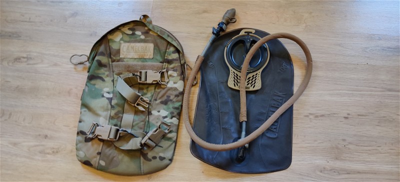 Afbeelding 1 van Multicam plate carrier/chest harness met pouches en Camelbak