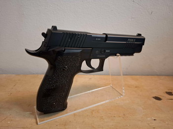 Image 3 for Cybergun Sig P226S X-Five - Co2 BLOWBACK - NEAR MINT CONDITION
