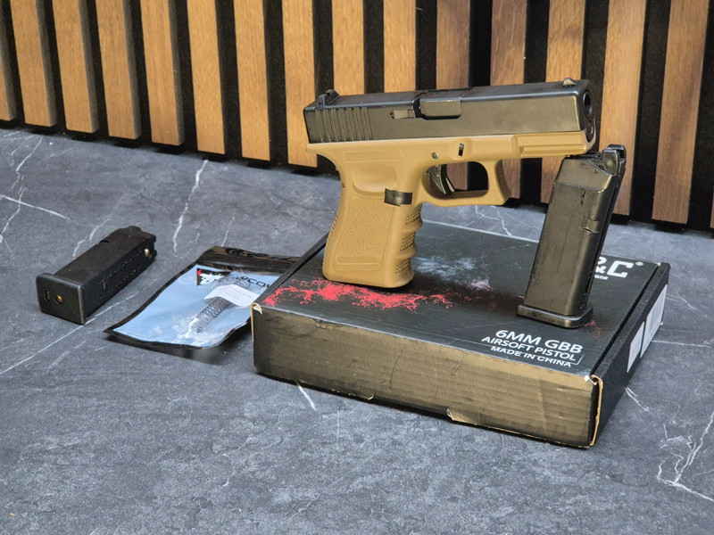 Imagen 1 de E&C Glock 19 | GBB | 2 magazines | Upgraded