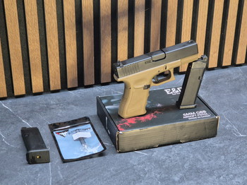 Imagen 3 de E&C Glock 19 | GBB | 2 magazines | Upgraded