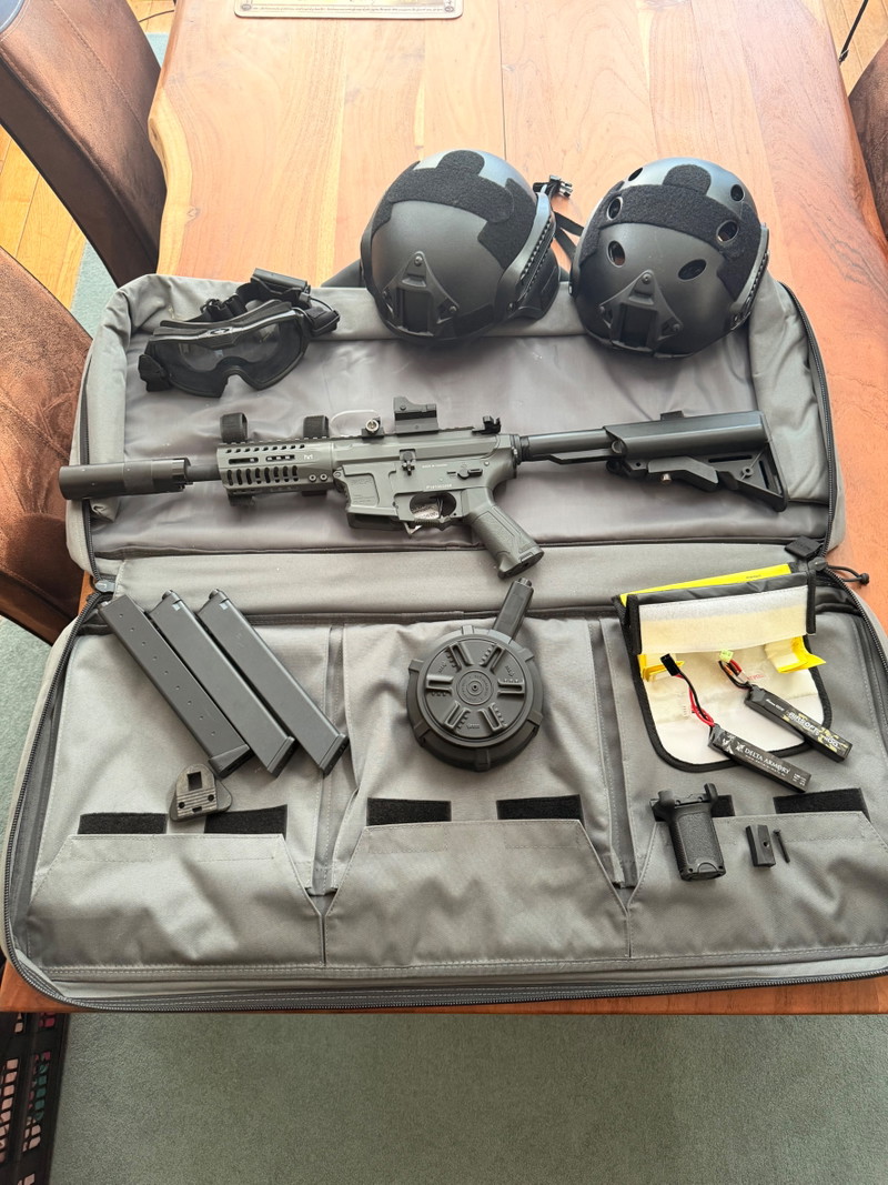 Image 1 for Airsoft replicas + accessories