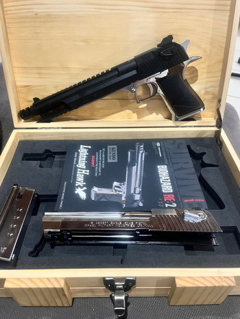 Image 2 for Lightning Hawk biohazard RE:2