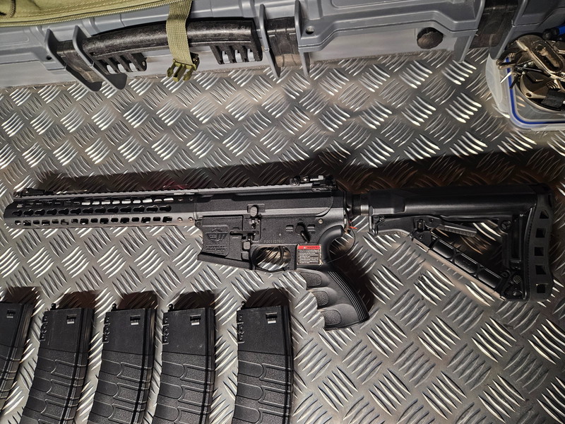 Afbeelding 1 van G&G cm 16 wild hog 12 inch aeg zgan incl 5 mags