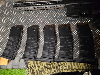 Afbeelding 2 van G&G cm 16 wild hog 12 inch aeg zgan incl 5 mags