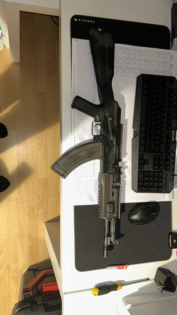 Bild 3 für AK47 AEG met 12 midcap magazijnen