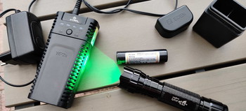 Image 3 for Te koop Ultrafire WF-501B GROENE led, inclusief 2x 18650 batterijen, incl. pressure pad, incl. lader batterijen