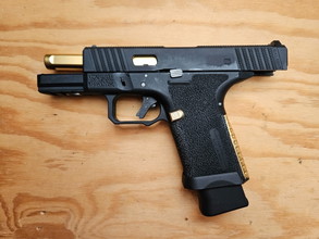 Afbeelding van Salient Arms BLU Compact Gas Blowback with Tier One 2.0 RMR Cut Slide by Armorer Works & EMG